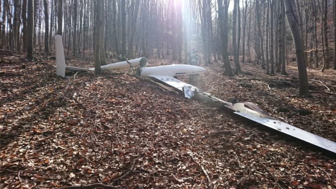 Foto: Pád dvoch vetroňov pri Žiline vyšetrujú ako prečin všeobecného ohrozenia