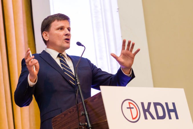 KDH po rezignácii Druckera hovorí o predčasných voľbách ako najlepšom riešení pre Slovensko