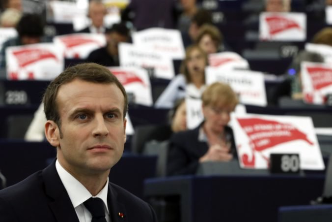 Macron chce podporiť rozpočet Únie, navrhuje zavedenie digitálnej dane