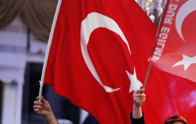 Turecká vláda chce opäť predĺžiť výnimočný stav, ktorý vyhlásila po pokuse o prevrat