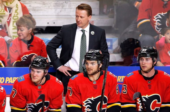 Calgary ukončilo spoluprácu s Gulutzanom, dôvodom slabé výkony tímu v základnej časti NHL