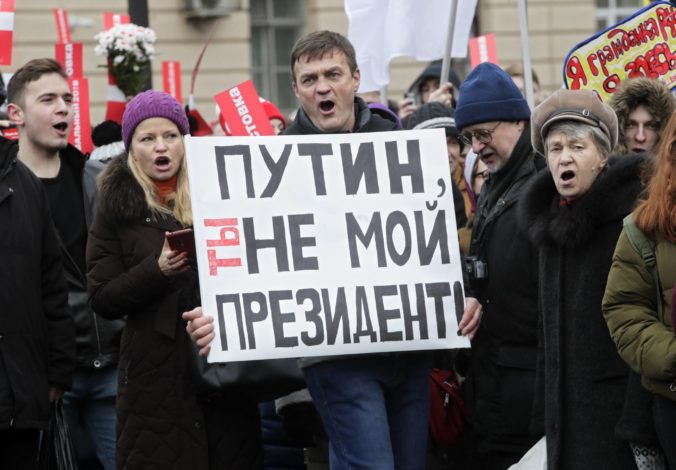 Z Putinových mládežníkov budú aj profesionálni demonštranti, ich cieľmi sú stúpenci opozície