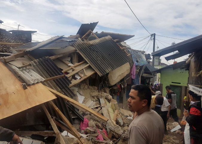 Zemetrasenie v Indonézii prinieslo stovky zničených domov a mŕtvych, vyhlásili výnimočný stav