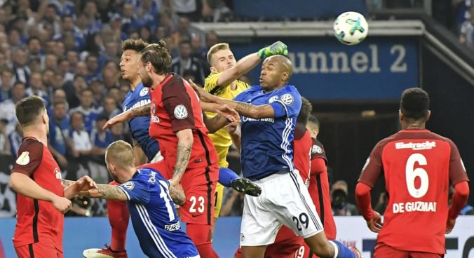 Slovák Hrádecký pomohol Frankfurtu do finále Nemeckého pohára, tréner Kovač je na hráčov hrdý