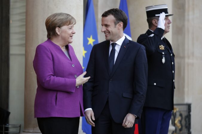 Macron chce získať podporu pre reformný plán Európskej únie, stretne sa s Merkelovou