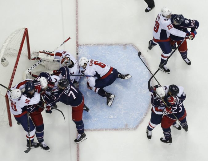 Video: Capitals vyrovnali sériu 1. kola play-off NHL, Chára s dvoma pluskami pri triumfe Bostonu