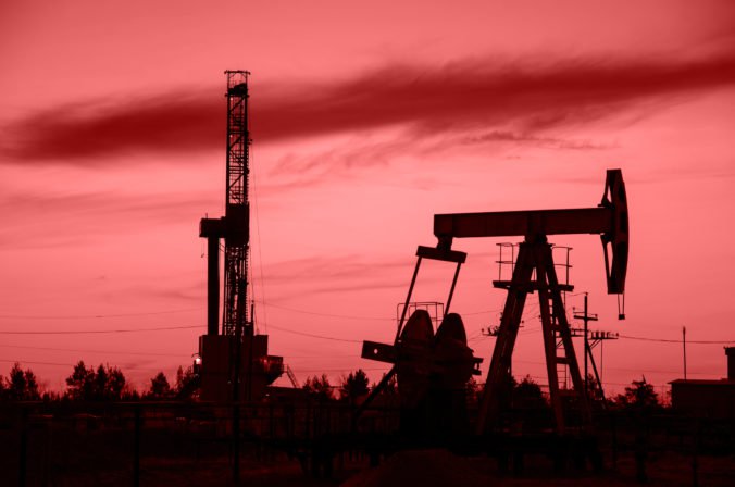 Ľahká americká ropa si odpísala 18 centov, ropa Brent naopak zdražela