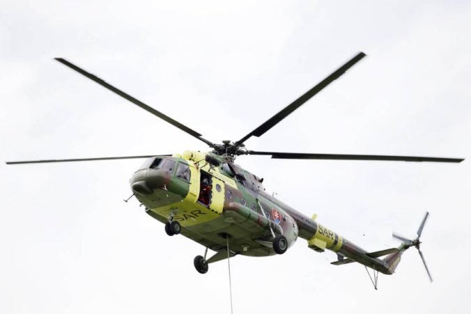 Gajdoš by mal vysvetliť pozastavenie prevádzky vrtuľníkov Mi-17, Galka zaujímajú najmä dôvody