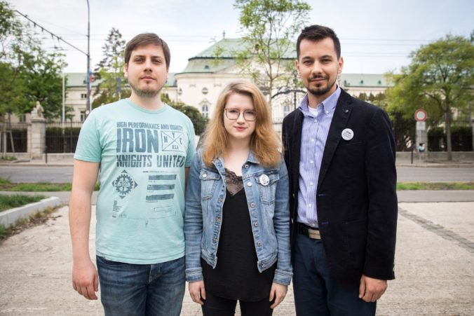 Organizátori Za slušné Slovensko kritizujú premiéra, že na zemiaky si čas nájde, ale na nich nie