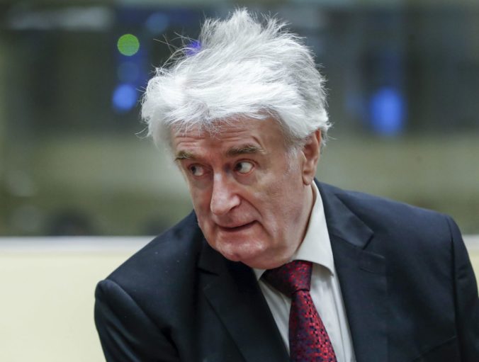 Bývalý vodca bosnianskych Srbov Karadžič trvá na nevine, podľa právnikov spravil súd chyby