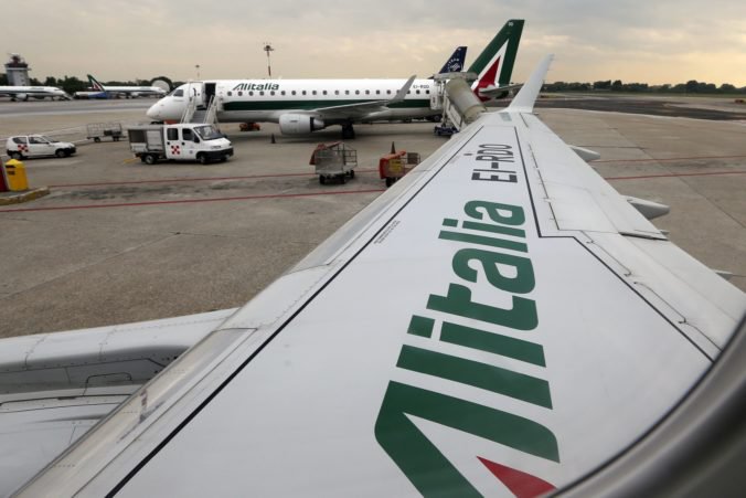 Európska únia prešetruje úver 900 miliónov eur pre spoločnosť Alitalia od talianskej vlády