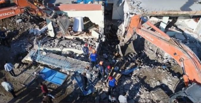 Video: Turecko zasiahlo zemetrasenie, ľudia v panike vybiehali z domov a utrpeli zranenia