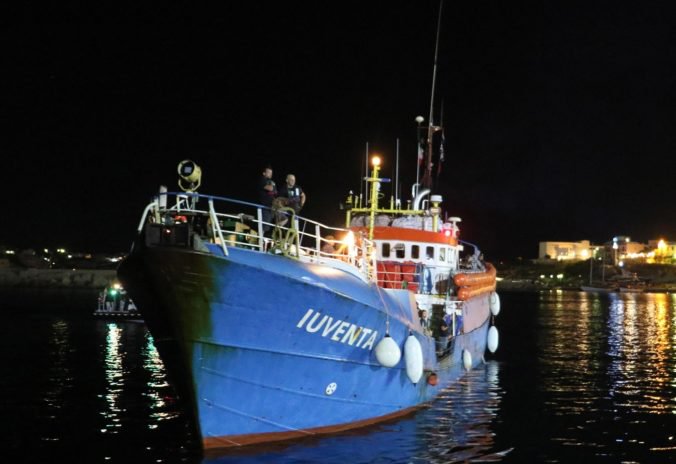 Nemecká neziskovka podľa súdu podporovala nelegálnu migráciu, Taliansko jej loď Iuventa nevráti