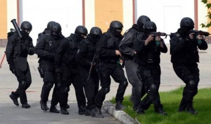 Finančná polícia NAKA zasahovala v Trnavskom a Nitrianskom kraji, preverili aj dom politika
