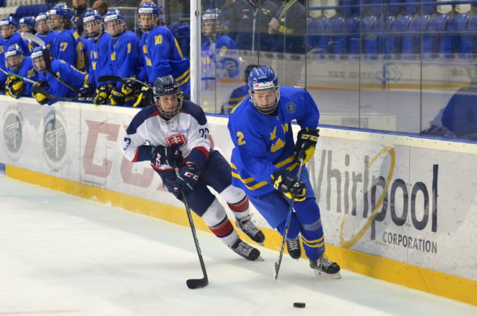 Slováci vo štvrťfinále MS v hokeji do 18 rokov dostali od Švédov „šestku“