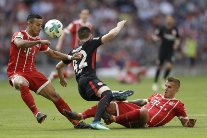 Video: Bayern Mníchov uspel aj proti Frankfurtu, Kolín nad Rýnom vypadol z I. bundesligy