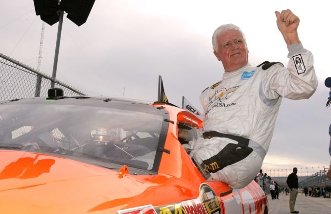 Bývalý jazdec NASCAR James Hylton zahynul spolu so synom pri dopravnej nehode