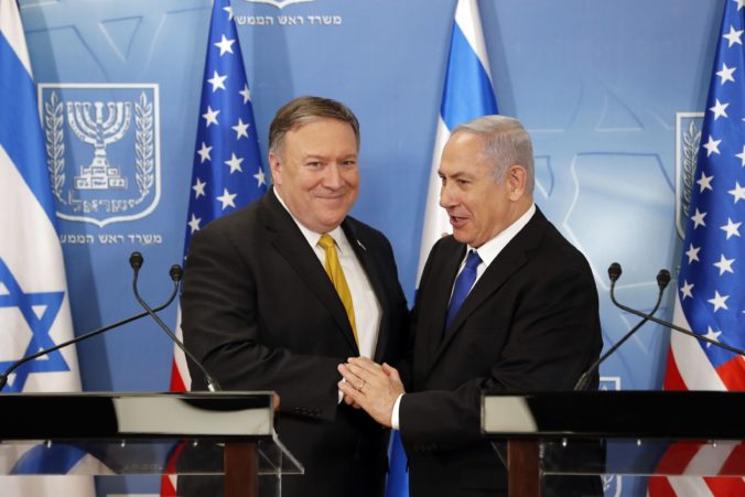 Izrael má silnú podporu USA v spore proti Iránu, vyhlásil Pompeo po stretnutí s Netanjahuom