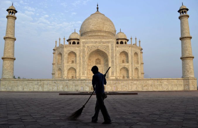 Slávny Tádž Mahal stráca farbu, na alarmujúcu situáciu upozorňuje najvyšší súd v Indii