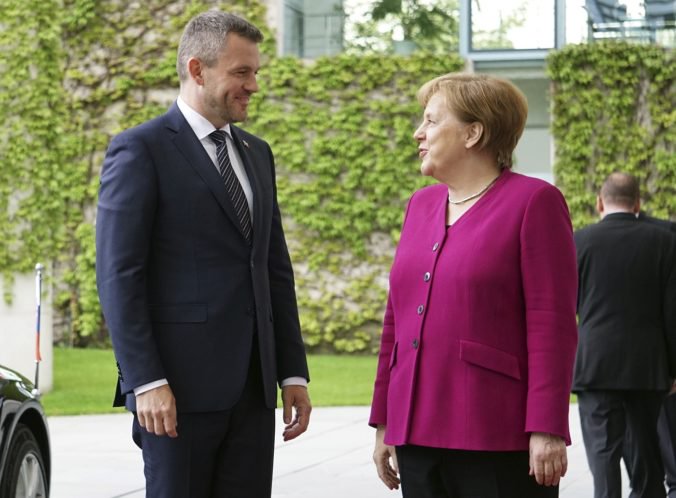 Premiér Pellegrini Merkelovú uistil, že Slovensko nemá podiel na únose vietnamského veľvyslanca