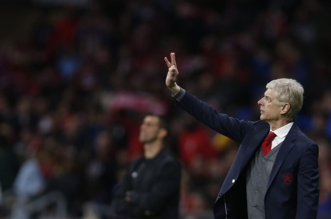 Wenger silno trpí neúspechom Arsenalu v Európskej lige, po tvrdej práci sa nedostavila odmena