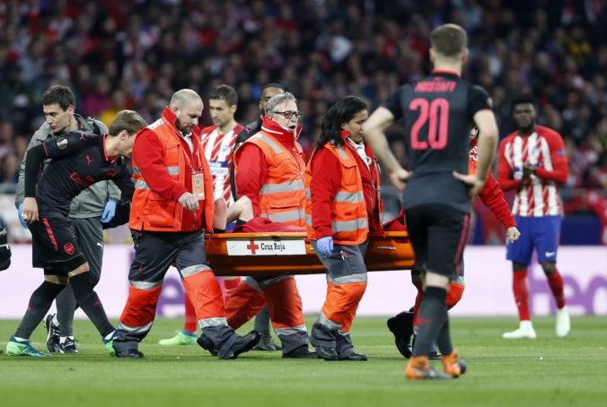 Zranený hráč Arsenalu Koscielny pre roztrhnutú achilovku vynechá aj majstrovstvá sveta