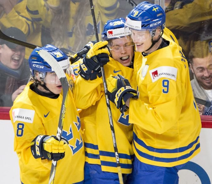 Obhajcovia titulu Švédi začali MS v hokeji 2018 triumfom, brankár Hellberg vychytal shutout