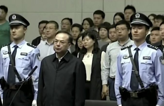 Bývalého člena vládneho politbyra odsúdili za korupciu na doživotie, Sun Čeng-cchaj trest prijal