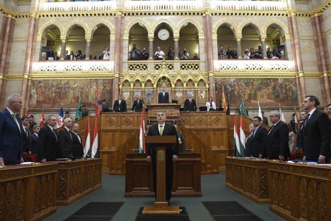 Orbána opäť zvolili za maďarského premiéra, niektoré opozičné strany zasadnutie bojkotovali