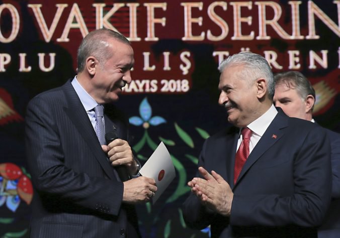 Turecký premiér naznačil ochotu popracovať na vzťahoch s Arménskom