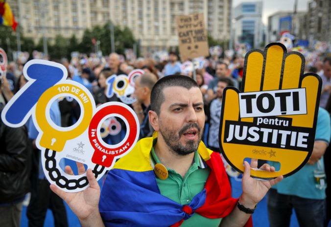 Chceme Európu a nie diktatúru, tisíce Rumunov protestovalo v Bukurešti proti korupcii
