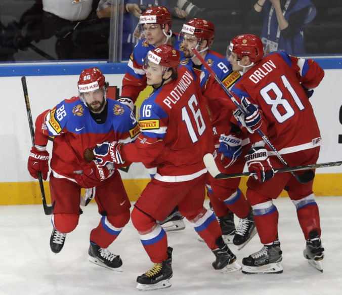 Rusi pomohli Slovákom triumfom nad Švajčiarmi, v dramatickom zápase padlo sedem gólov