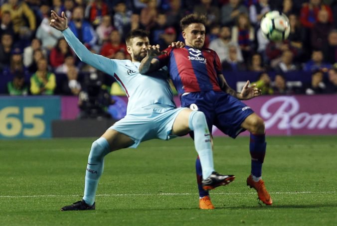 FC Barcelona s prvým ligovým nezdarom po 43 výhrach, v deväťgólovom zápase nestačil na Levante