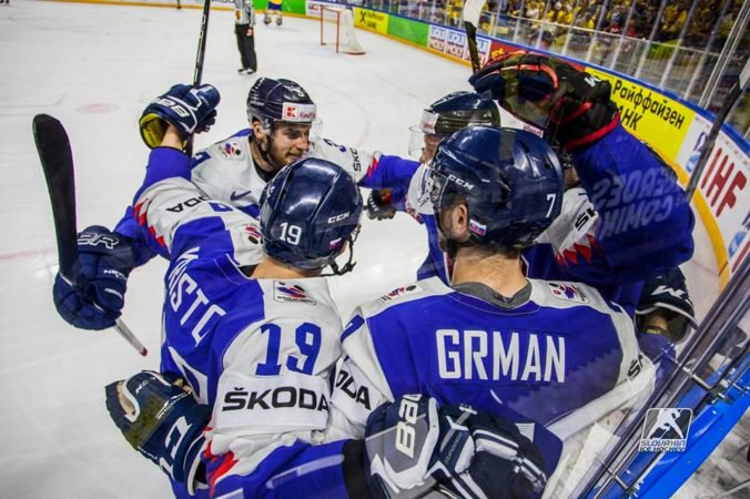 Slovenskí hokejisti majú štvrťfinále vo svojich rukách, Švajčiarov máta „hororový scenár“