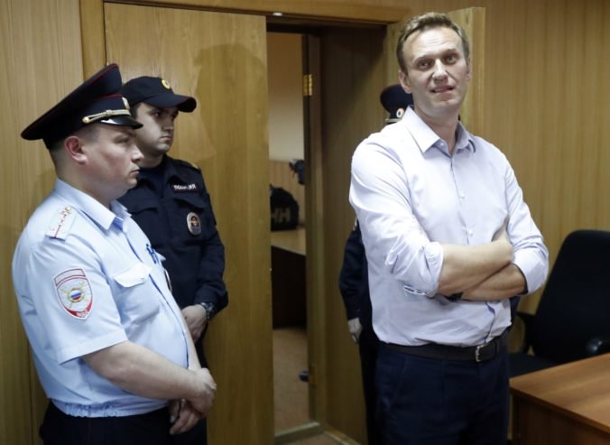 Ruský opozičný líder Alex Navaľnyj si posedí za mrežami, organizoval nelegálne protesty