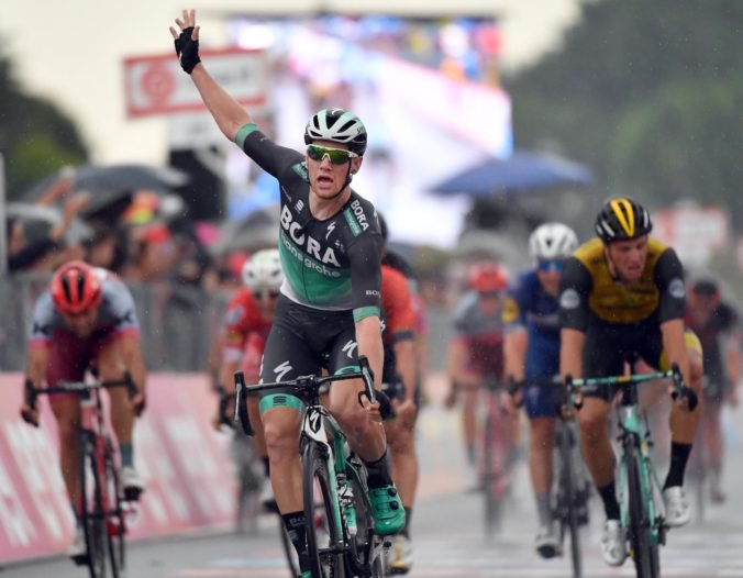 Video: 11. etapu Giro d´Italia ovládol Bennett z Bora-Hansgrohe, Yates ostáva v ružovom