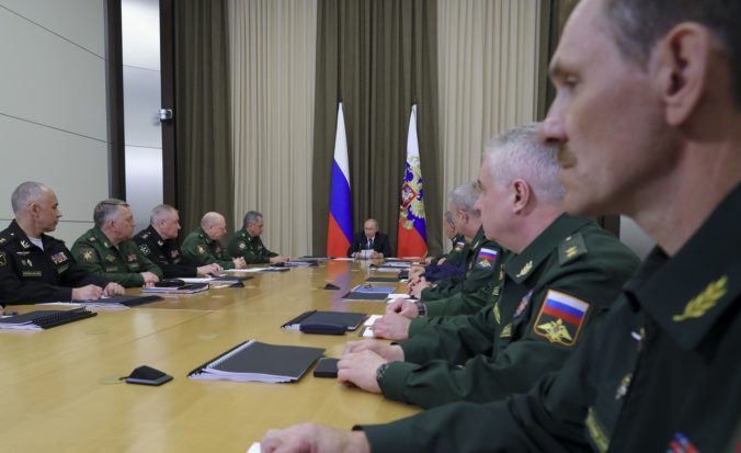 Rusko si udrží rýchle tempo modernizácie armády, Putin žiada dodávateľov o dodržanie termínov
