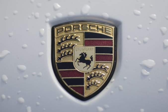 Nemecké úrady nariadili automobilke Porsche stiahnuť 60-tisíc vozidiel pre nadmerné emisie
