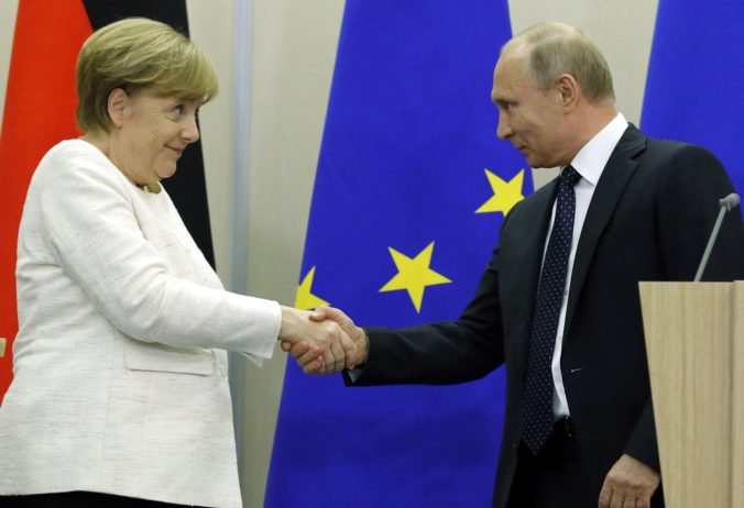 Putin na stretnutí s Merkelovou vyzval Európu na pomoc pri obnove Sýrie