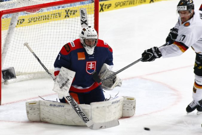 Brankár Čiliak chce ísť do KHL, ale situácia sa zamotala a v hre je aj zotrvanie v Česku