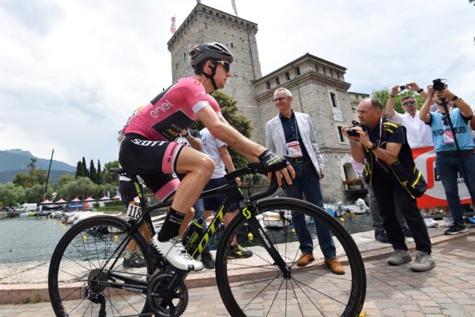 Šprintérsky záver 17. etapy Giro d´Italia patril Vivianimu, v ružovom naďalej ostáva Yates