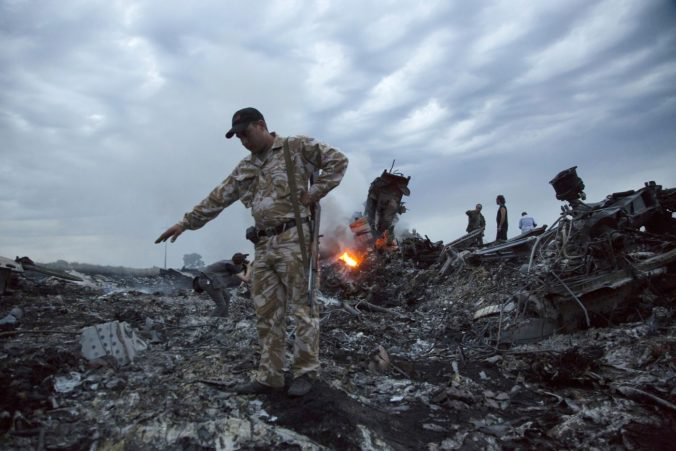 Malajzijský boeing MH17 zostrelila nad Ukrajinou vojenská jednotka v Rusku