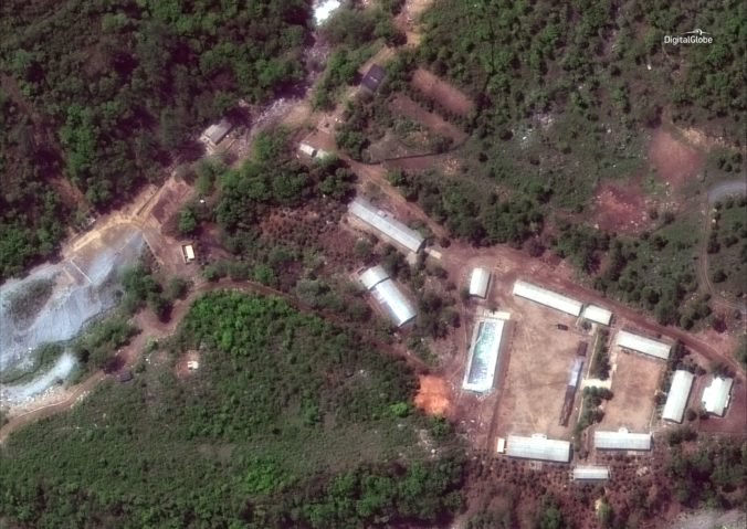 Severná Kórea zničila testovacie jadrové stredisko, výbuchy boli zamerané aj na tunely v podzemí