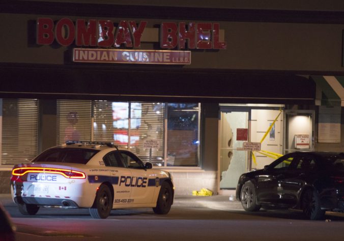 Dvaja muži odpálili bombu v indickej reštaurácii v Kanade, zranených je viac ako desať ľudí