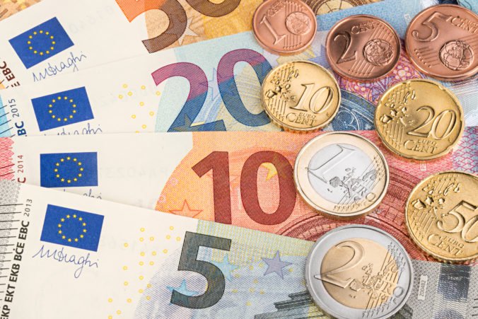 Spoločná európska mena posilnila oproti doláru