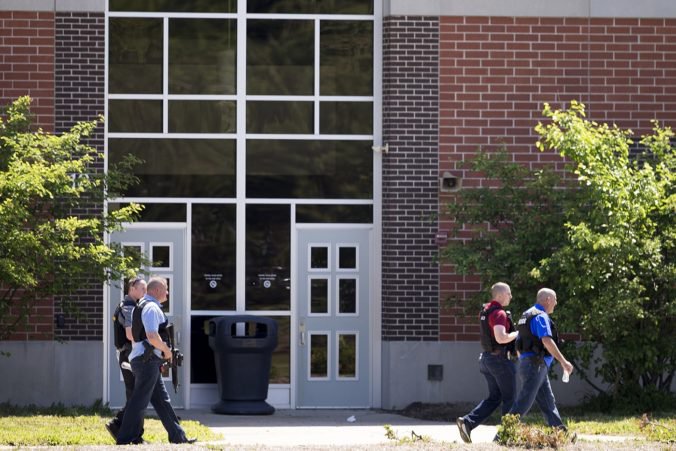 Došlo k ďalšej streľbe na americkej strednej škole, incident sa nezaobišiel bez zranení