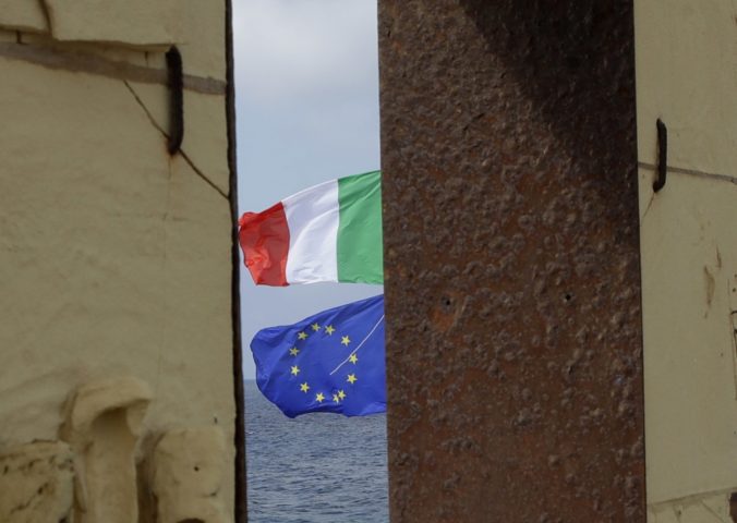 Eurokomisár varuje budúcu taliansku vládu, že záchranný fond eurozóny krajinu nestabilizuje