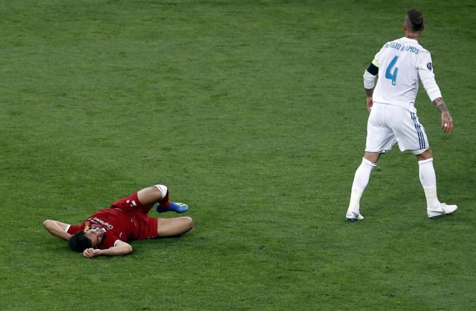 Video: Ramos čelí žalobe za zákrok na Salaha vo finále Ligy majstrov, hrozí miliardové odškodné