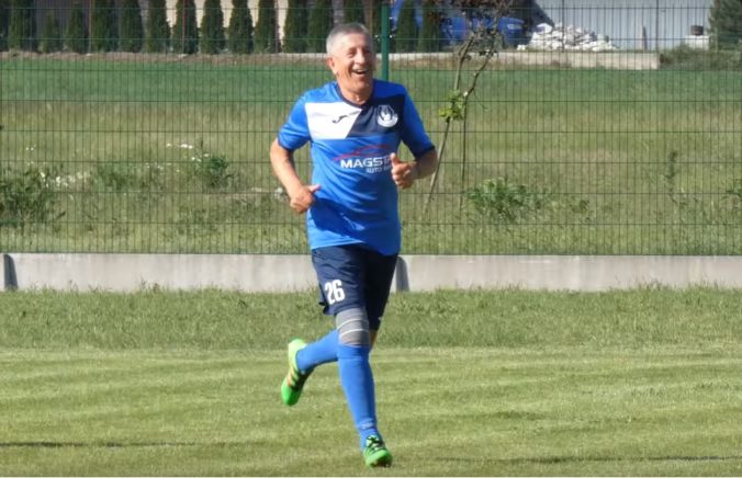 Video: V poľskej okresnej súťaži v upútal 71-ročný Bogdan, ktorý strelil gól víťazného tímu