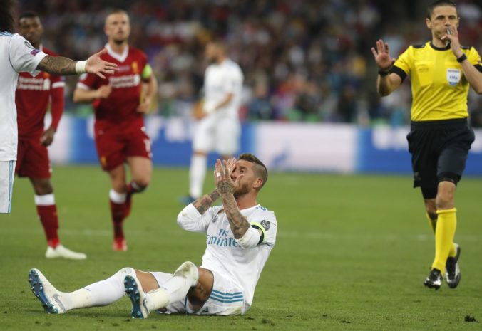 Video: UEFA skúmala zákrok Ramosa na brankára Kariusa vo finále Ligy majstrov